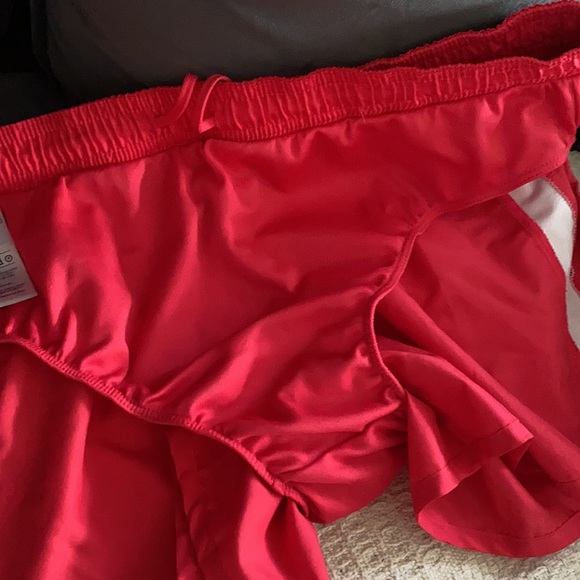 Medium Adidas Short - Picture 5 of 6